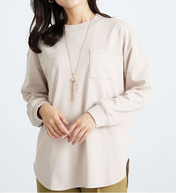 BELLUNA（ベルーナ）の「吸湿発熱ポンチ素材ポケット付プルオーバー（カットソー）」｜詳細画像