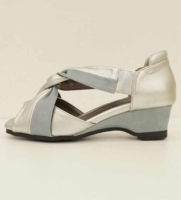 BELLUNA（ベルーナ）の「４Ｅクロスウェッジパンプス（パンプス）」｜詳細画像