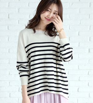 BELLUNA（ベルーナ）の「ゆったりニットプルオーバー（ニット・セーター）」｜オフ白&times;黒