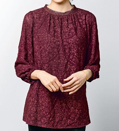 VINNO（ヴィノ）の「刺しゅうレースハイネックブラウス（ブラウス）」