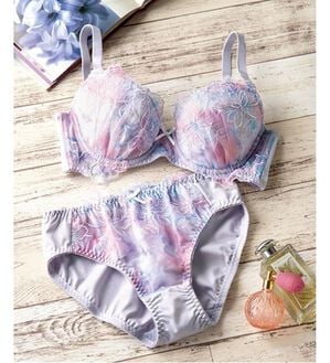 LAVIENNE（ラヴィエンヌ）の「大人のプチプラブラ＆ショーツ（ブラジャー＆ショーツセット）」｜パープル系プリントレース