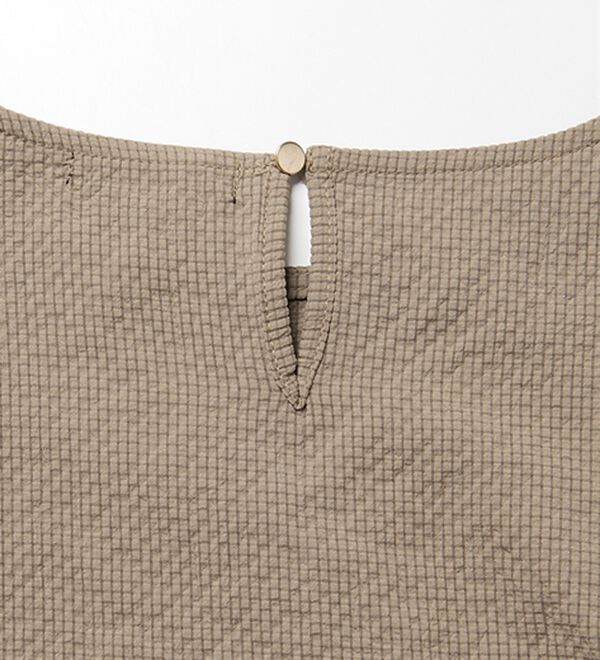 RANAN（ラナン）の「ひんやり！サッカー素材袖ボリュームブラウス（ブラウス）」｜詳細画像