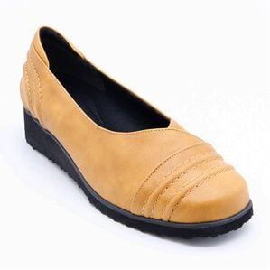 BELLUNA（ベルーナ）の「５Ｅ軽量ステッチデザインパンプス（パンプス）」｜マスタード