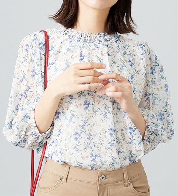 BELLUNA（ベルーナ）の「シフォン素材シャーリング使いブラウス（ブラウス）」｜詳細画像