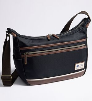 「＜アーノルド　パーマー＞収納上手なクロスボディバッグ（メンズボディバッグ・ウエストポーチ）」｜ブラック