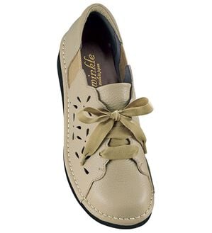 ルフラン（ルフラン）の「５Ｅ花柄パンチングアウトステッチシューズ（フラットシューズ）」｜ベージュ