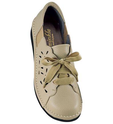 ルフラン（ルフラン）の「５Ｅ花柄パンチングアウトステッチシューズ（フラットシューズ）」