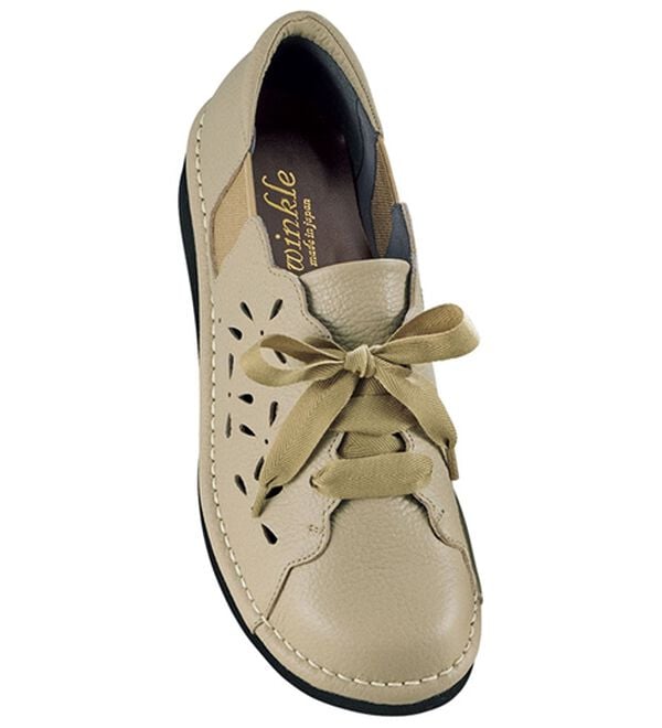 ルフラン（ルフラン）の「５Ｅ花柄パンチングアウトステッチシューズ（フラットシューズ）」｜ベージュ