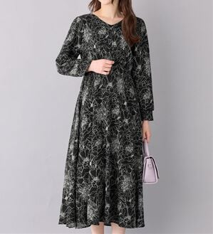 alotta（アロッタ）の「あったか裏起毛花柄ワンピース（プリントワンピース）」｜ブラック系花柄