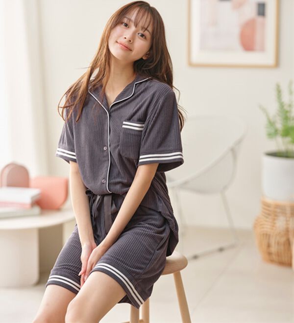 YU'NOW（ユナウ）の「ひんやりとろけるリブパイルシャツパジャマ（パジャマ・ルームウェア）」｜チャコールグレー