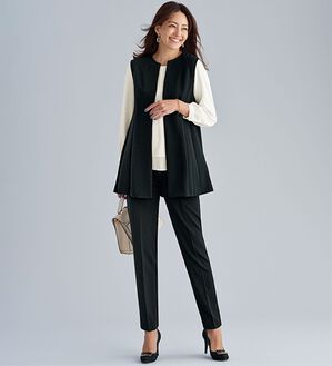 BELLUNA（ベルーナ）の「色褪せにくい黒！ジレセットアップ（セットアップ）」｜黒