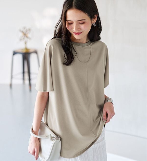 BELLUNA（ベルーナ）の「Ｔシャツ感覚なのにきちんとブラウス見え！カットジョーゼット半袖プルオーバー（カットソー）」｜グレージュ