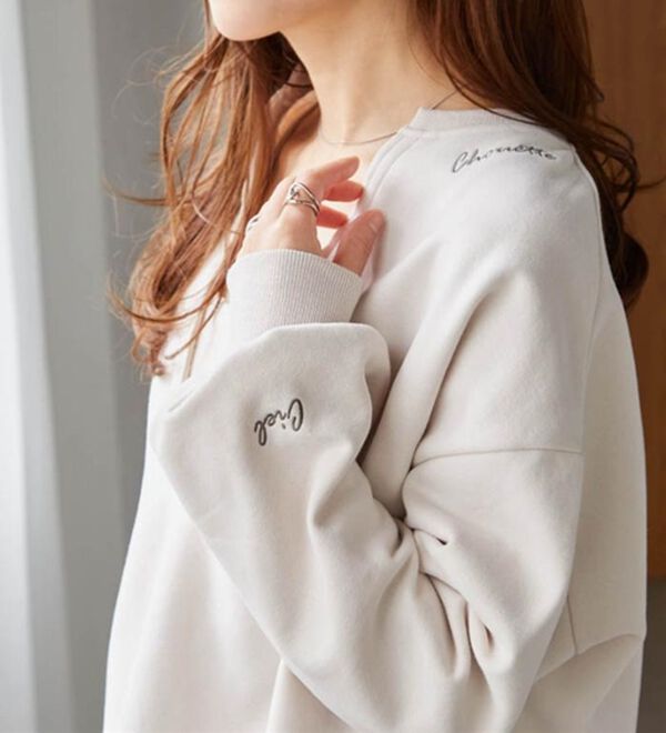 RANAN（ラナン）の「裏起毛Ｖネックロゴ刺しゅうスウェット（トレーナー・スウェット）」｜詳細画像