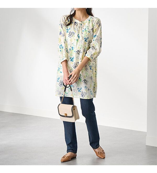 BELLUNA（ベルーナ）の「綿１００％刺しゅう使いプリントチュニック（チュニック）」｜詳細画像