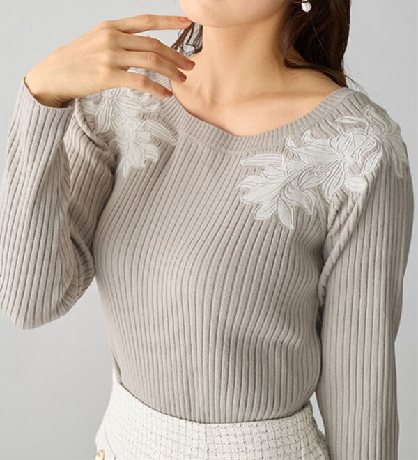 alotta（アロッタ）の「カシミヤタッチ肩刺しゅうニット（ニット・セーター）」｜詳細画像