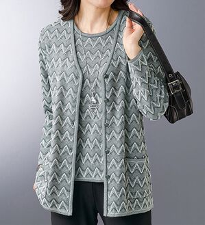 BELLUNA（ベルーナ）の「矢振り柄ジャカードニットアンサンブル（ニットカーディガン）」｜グレー系