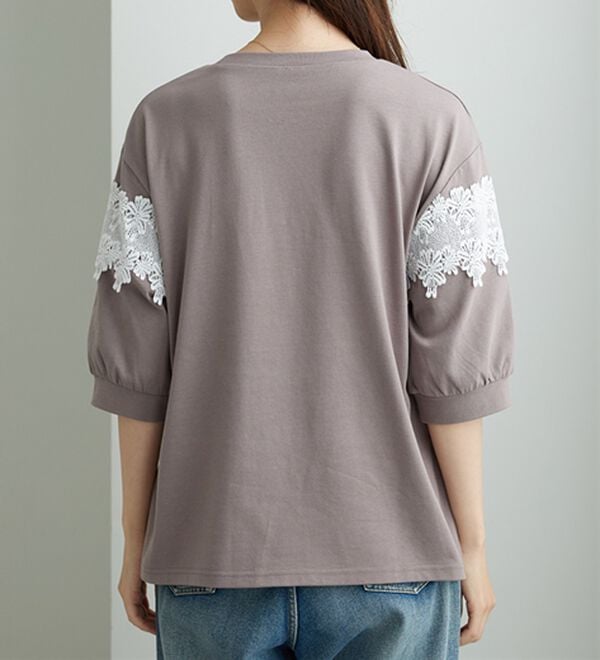 BELLUNA（ベルーナ）の「ケミカルレース使い華やかプルオーバー（カットソー）」｜詳細画像