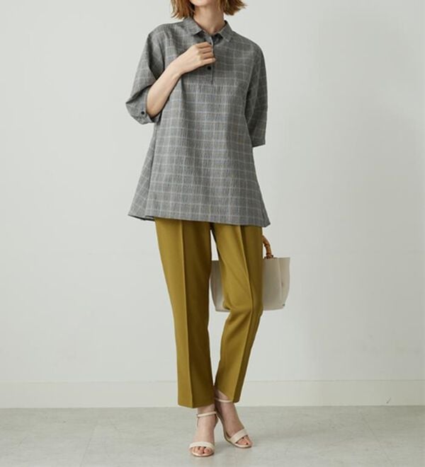 BELLUNA（ベルーナ）の「サッカー素材バックフレアーブラウス（ブラウス）」｜詳細画像