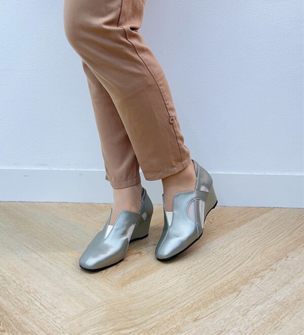 BELLUNA（ベルーナ）の「４Ｅ牛革エレガントラインシューズ（パンプス）」｜詳細画像