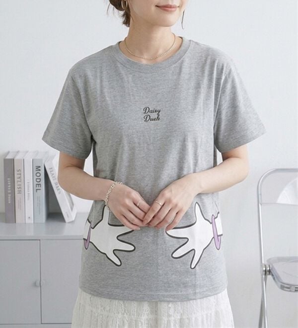 BELLUNA（ベルーナ）の「＜Ｄｉｓｎｅｙ＞【ドナルド＆デイジー】抱き着きプリントTシャツ（カットソー）」｜詳細画像