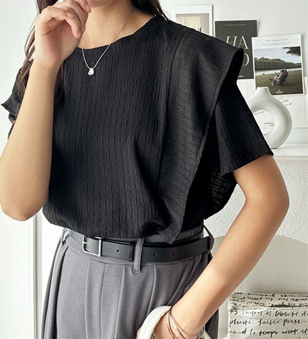 GeeRA（ジーラ）の「ラッフルショルダー表面感カットソー（カットソー）」｜詳細画像