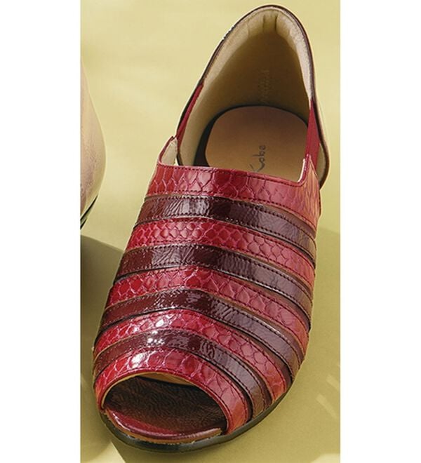 「５Ｅ型押しコンビサンダル（サンダル・ミュール）」｜ワイン