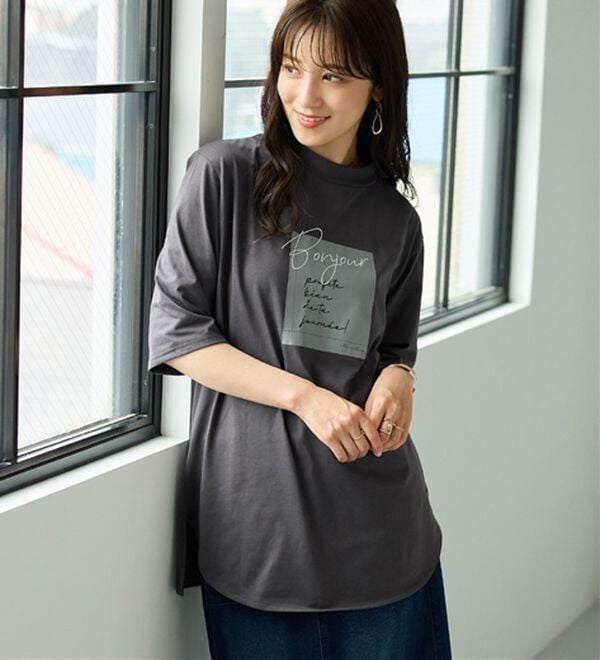 BELLUNA（ベルーナ）の「＜ＥＬＬＥ　Ａｃｔｉｖｅ＞多機能ロゴプリントチュニック（チュニック）」｜チャコール