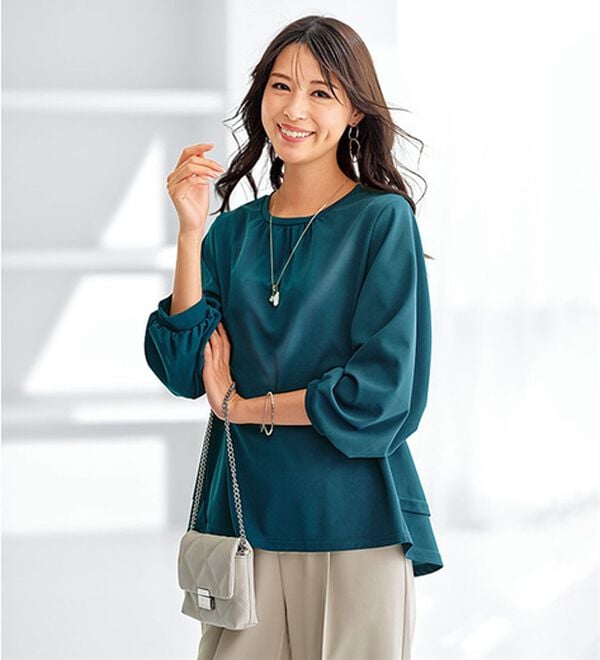 BELLUNA（ベルーナ）の「【再入荷】ボリューム袖美人顔バックフレアーＴブラウス（ブラウス）」｜ターコイズ