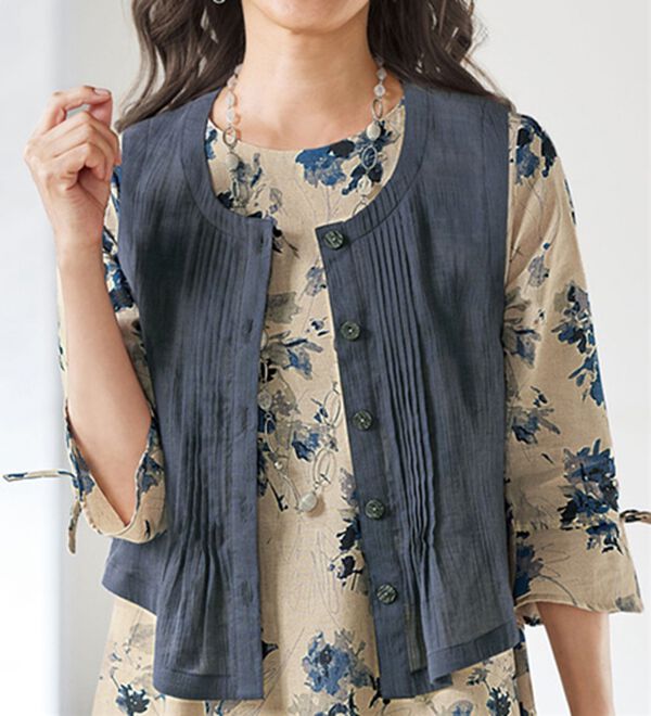 BELLUNA（ベルーナ）の「綿麻楊柳素材タックデザインベスト（ベスト）」｜ダスティネイビー