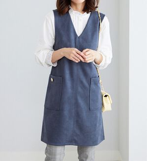 BELLUNA（ベルーナ）の「スエード調ボタンデザインジャンパードレス（ジャンパースカート）」｜ネイビー