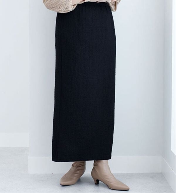 BELLUNA（ベルーナ）の「シャーリング素材ペンシルスカート（ロングスカート）」｜黒