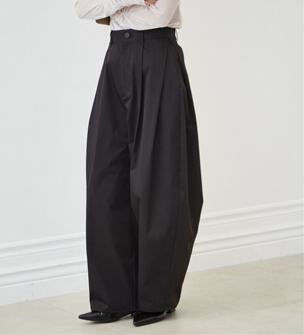 RANAN（ラナン）の「カーブシルエットサイドタックパンツ（フルレングスパンツ）」｜詳細画像