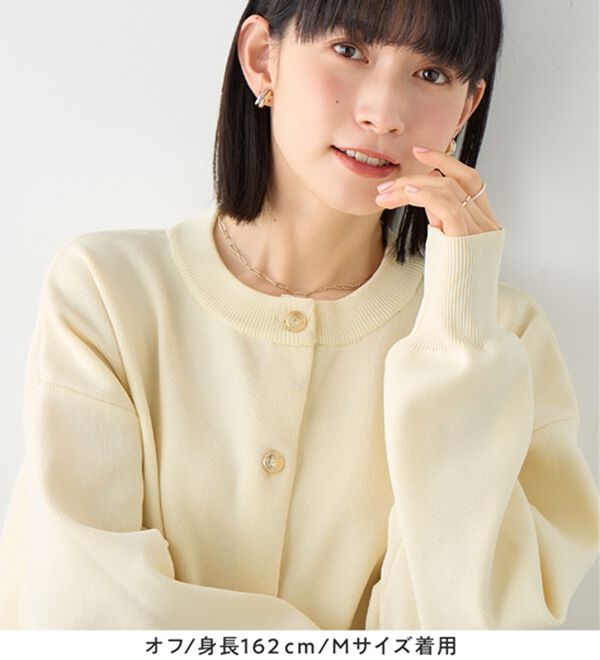 Viola e Viola（ヴィオラ エ ヴィオラ）の「むぎゅっと質感ゴールドボタンニットカーデ（ニットカーディガン）」｜詳細画像