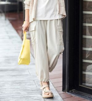 BELLUNA（ベルーナ）の「サラリ快適！ビンテージ調カーゴパンツ（その他パンツ）」｜アイボリー