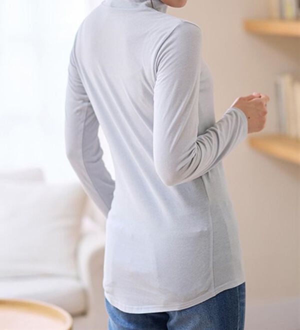 LAVIENNE（ラヴィエンヌ）の「【うす・軽・温】綿１００％吸湿発熱あったかタートルネックインナー（肌着・インナーウェア）」｜詳細画像