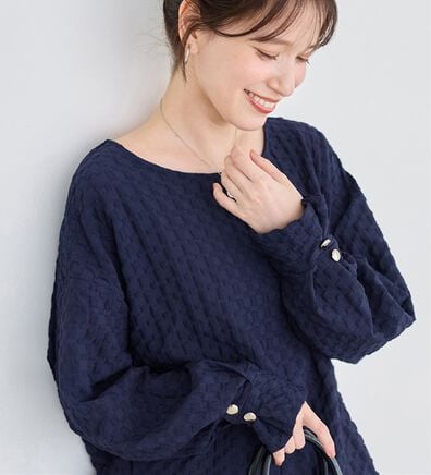 Viola e Viola（ヴィオラ エ ヴィオラ）の「ふくれジャカード素材ふんわり袖トップス（カットソー）」