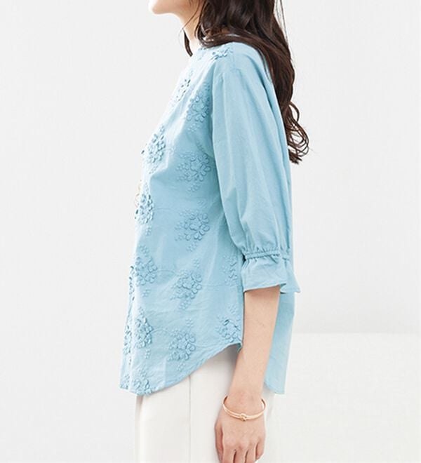 BELLUNA（ベルーナ）の「【店舗・ネット限定】モチーフレース使い袖ギャザーブラウス（ブラウス）」｜詳細画像
