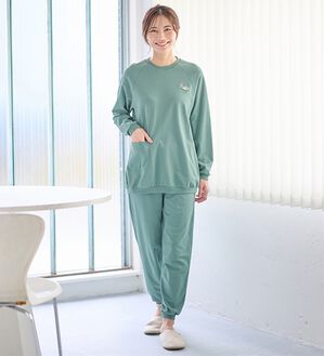 LAVIENNE（ラヴィエンヌ）の「綿１００％ゆったり刺しゅうスウェットパジャマ（パジャマ・ルームウェア）」｜グリーン