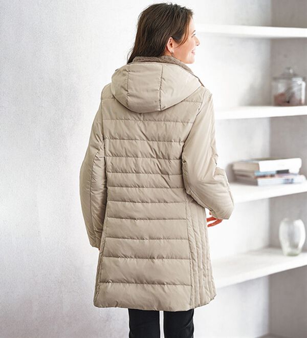 BELLUNA（ベルーナ）の「フレンチダウン使い細見えキルト切替ロングコート（ロングコート）」｜詳細画像