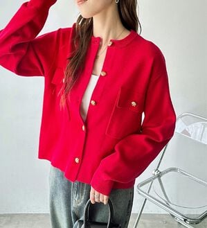 GeeRA（ジーラ）の「ロングシーズン使える！ゴールド調ボタンニットカーデ（ニットカーディガン）」｜レッド