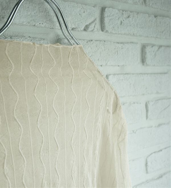 BELLUNA（ベルーナ）の「波柄立体ジャカードシアーインナー（カットソー）」｜詳細画像