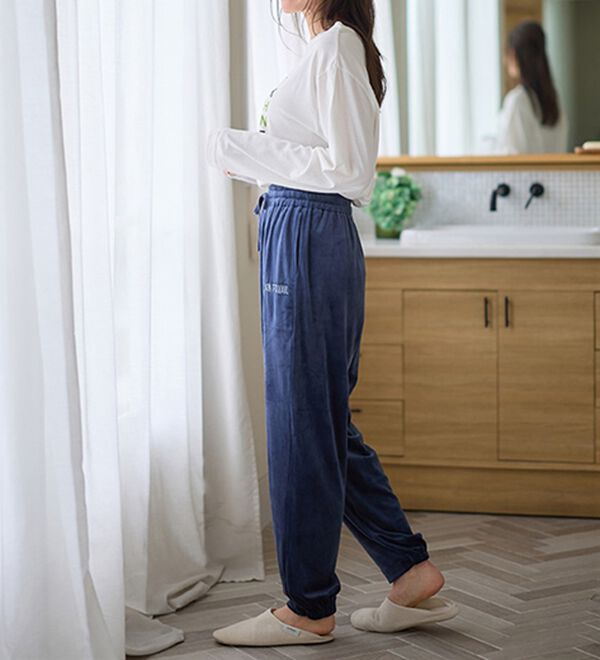 LAVIENNE（ラヴィエンヌ）の「まるで毛布！吸湿発熱ジョガーパンツ（その他パンツ）」｜詳細画像