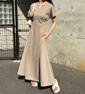 GeeRA（ジーラ）の「前後2WAYハーフジップフレンチ袖ワンピース（カットソーワンピース）」｜モカベージュ