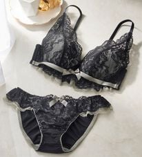 YU'NOW（ユナウ）の「ぷるるん谷間のノンワイヤーブラ＆ショーツ（ブラジャー＆ショーツセット）」