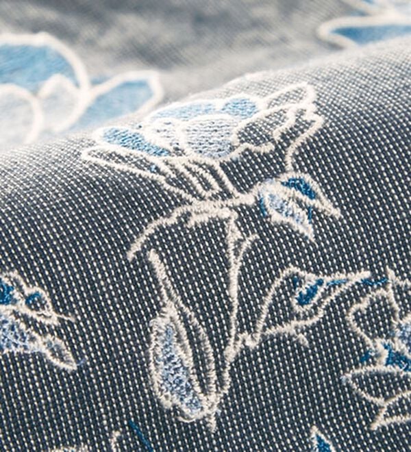 BELLUNA（ベルーナ）の「綿１００％シャンブレーパネル配色刺しゅうオーバーブラウス（チュニック）」｜詳細画像