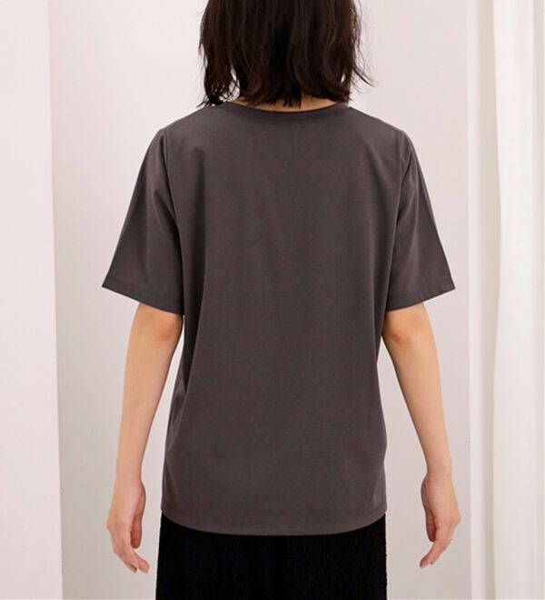 BELLUNA（ベルーナ）の「大人の着映えフロッキーロゴプルオーバー（カットソー）」｜詳細画像