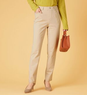 BELLUNA（ベルーナ）の「新触感！マシュマロみたいななめらかストレッチパンツ（フルレングスパンツ）」｜アイボリー