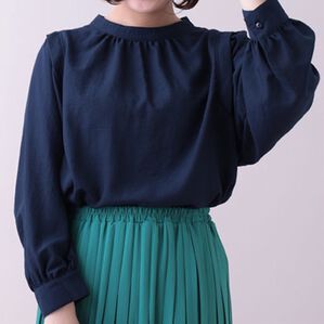 BELLUNA（ベルーナ）の「ビンテージ素材肩タックデザインブラウス（ブラウス）」｜ネイビー