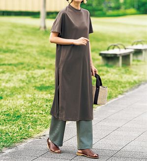 BELLUNA（ベルーナ）の「【UNDOVE】＜日本製＞クールコットン１００％スリットワンピース（カットソーワンピース）」｜ブラウン