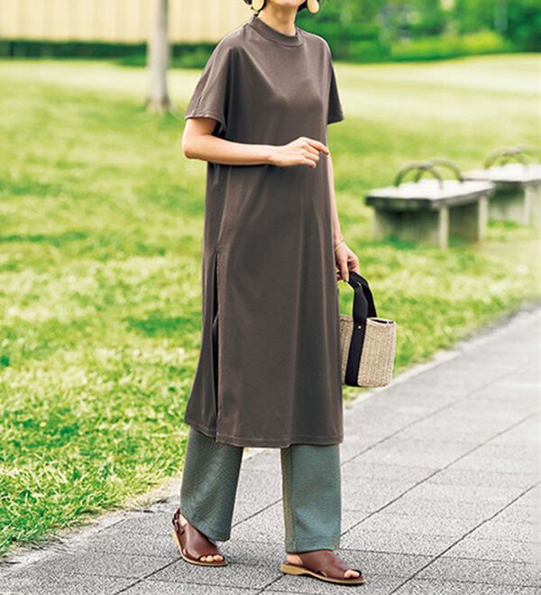 BELLUNA（ベルーナ）の「【UNDOVE】＜日本製＞クールコットン１００％スリットワンピース（カットソーワンピース）」｜ブラウン